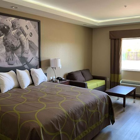 Super 8 By Wyndham Kingwood Houston North Hotel Porter Bagian luar foto